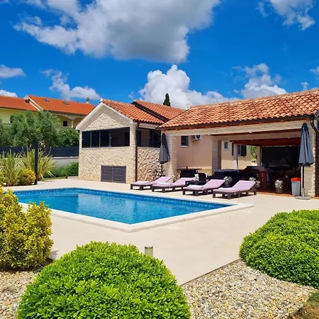 Semesterbostad Family Friendly House With A Swimming Pool Gornje Rastane, Biograd - 25451 Sveti Filip i Jakov