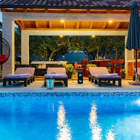 Semesterbostad Family Friendly House With A Swimming Pool Gornje Rastane, Biograd - 25451
